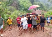 Jenazah Warga Desa Batu Empang Terpaksa Ditandu