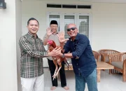 Bang Irul Botax Serahkan Ayam Untuk Cawabup Sarolangun Gerry Trisatwika