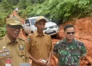 PJ Bupati Sarolangun Tinjau Kondisi Jalan Menuju Bukit Bulan