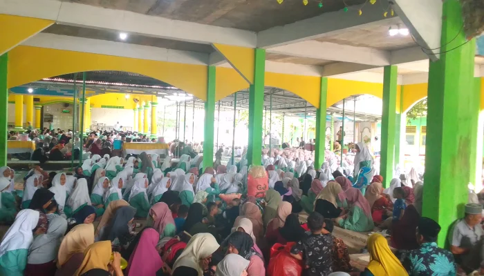 Ribuan Jama" ah padati halaman Ponpes Nurul Jadid Singkut