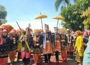 Tempati Rumah Dinas, Bupati dan Wabup Sarolangun di Sambut Prosesi Adat Jambi