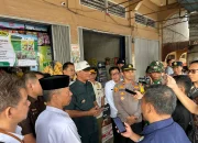 Kapolsek Pelawan Singkut Sambut Kedatangan Bupati Sarolangun ,Pantau Harga dan Stok Bahan Pokok Sembako di Pasar Modern Singkut