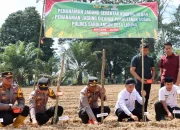 Dukung Astacita Presiden RI, Wabup Gerry Trisatwika Tanam Jagung Serentak Kuartal III di Desa Lidung