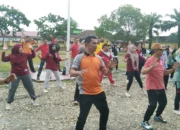 Kapolsek Pelawan Singkut Diapresiasi Instruktur Senam Bersama Warga Singkut 