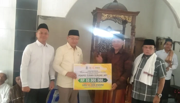 Pejuang Subuh HCE Serahkan Bantuan Sebesar Rp 50 Juta Pada Ponpes Sunan Gunung Jati Siliwangi 