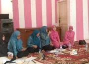 Ny. Lidya Andico Jumarel Hadiri Giat PKK Kecamatan Singkut 