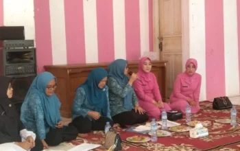 Ny. Lidya Andico Jumarel Hadiri Giat PKK Kecamatan Singkut 