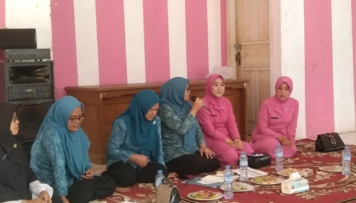 Ny. Lidya Andico Jumarel Hadiri Giat PKK Kecamatan Singkut 