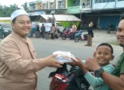 Ponpes Nurul Jadid  Bagikan 1000  Paket Takjil Kepada Pengendara Bermotor Dijalinsum Singkut 