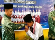 Kades Hadiri Pelepasan Siswa SDN 135/VII Pasar Singkut II Tahun 2026
