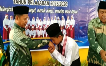 Kades Hadiri Pelepasan Siswa SDN 135/VII Pasar Singkut II Tahun 2026