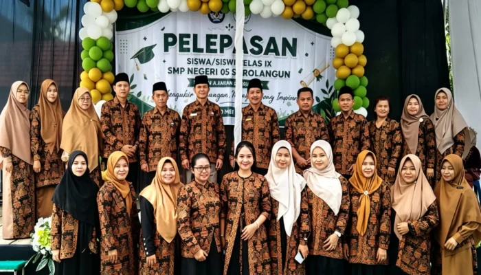 Kepsek Apresiasi Wali Murid Kompak Gelar Acara Pelepasan Siswa – Siswi SMP Negeri 5 Sarolangun Dengan Sangat Sederhana