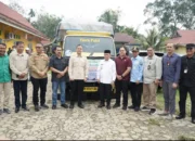 Ketua DPRD Sarolangun Ahmad Jani Dampingi Gubernur Jambi Salurkan 11 Ton Beras untuk Korban Banjir