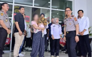 Kapolda Jambi Fasilitasi Pengembalian Bayi 8 Bulan Korban TPPO Ayah Kandung