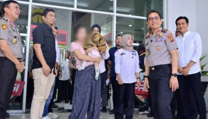 Kapolda Jambi Fasilitasi Pengembalian Bayi 8 Bulan Korban TPPO Ayah Kandung
